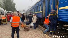 Description: Evacuation of people from Donetsk region. People came to the city of Kropyvnytskyi
Copyright: Photo of the Tenth of April public organization. There is permission to publish
Bild samt Copyright und Nutzungsfreigabe geliefert durch DW/Oleksandr Kunytskyi <oleksandr.kunytskyi@dw.com>