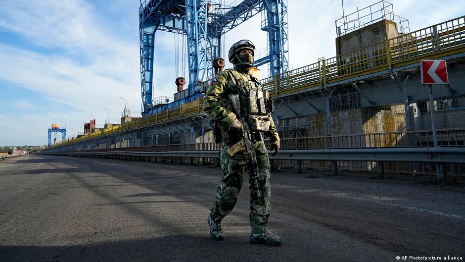 Russia-Ukraine updates: Zelenskyy calls for sanctions after Zaporizhzhia worker hurt | News | DW - Vimarsana News