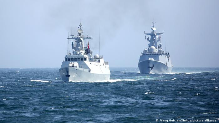 В ранните сутрешни часове Китай стартира мащабни военни маневри около