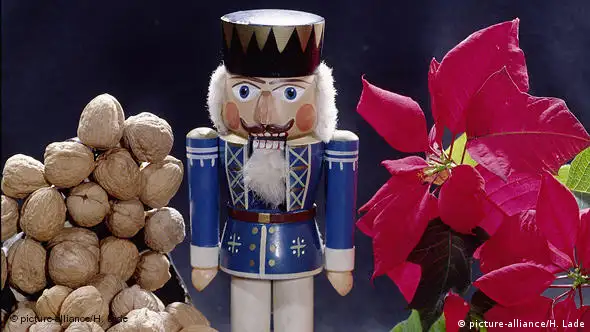 Deutschland Adventskalender Weihnachtsstern Nußknacker Nüsse