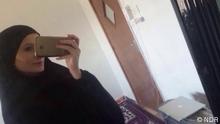 Sendung: Dokumentation Leonora – Einmal IS-Terror und zurück
Sendedatum: 21. August 2022
Mit 15 Jahren verlässt Leonora Messing heimlich ihr Zuhause in Sachsen-Anhalt. Sie hat die Reise akribisch geplant. Über die Türkei geht es nach Syrien. Sie träumt von der Ehe mit einem IS-Kämpfer - einem Mann, den sie nicht einmal kennt.
Fotograf: © NDR (Stills aus einer NDR-Doku)
