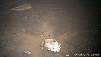 Carcasa del róver Perseverance en suelo marciano