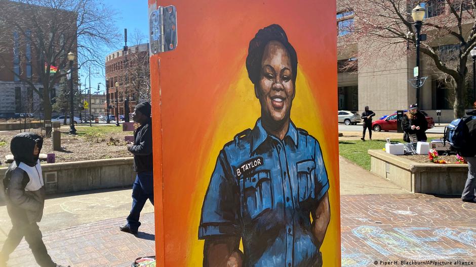Expolicía condenado a 3 años por muerte de Breonna Taylor – DW – 22/07/2025