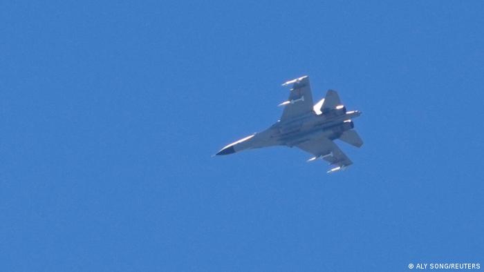 Китай обкръжава Тайван: според Тайпе мащабните военни маневри буквално откъсват