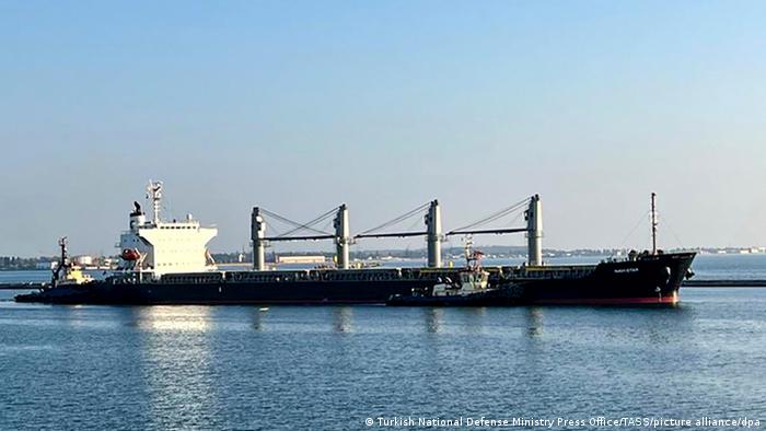 Brod Navista natovaren ukrajinskim kukuruzom napušta Odesu, 5.08.2022.