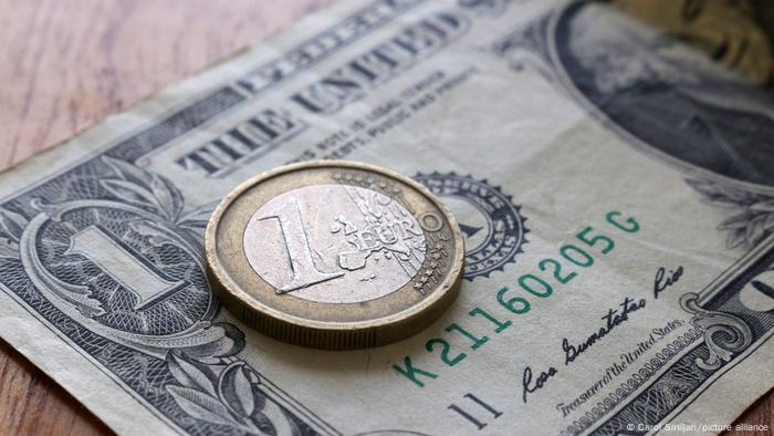 Поевтиняването на еврото може допълнително да навреди на икономиката на