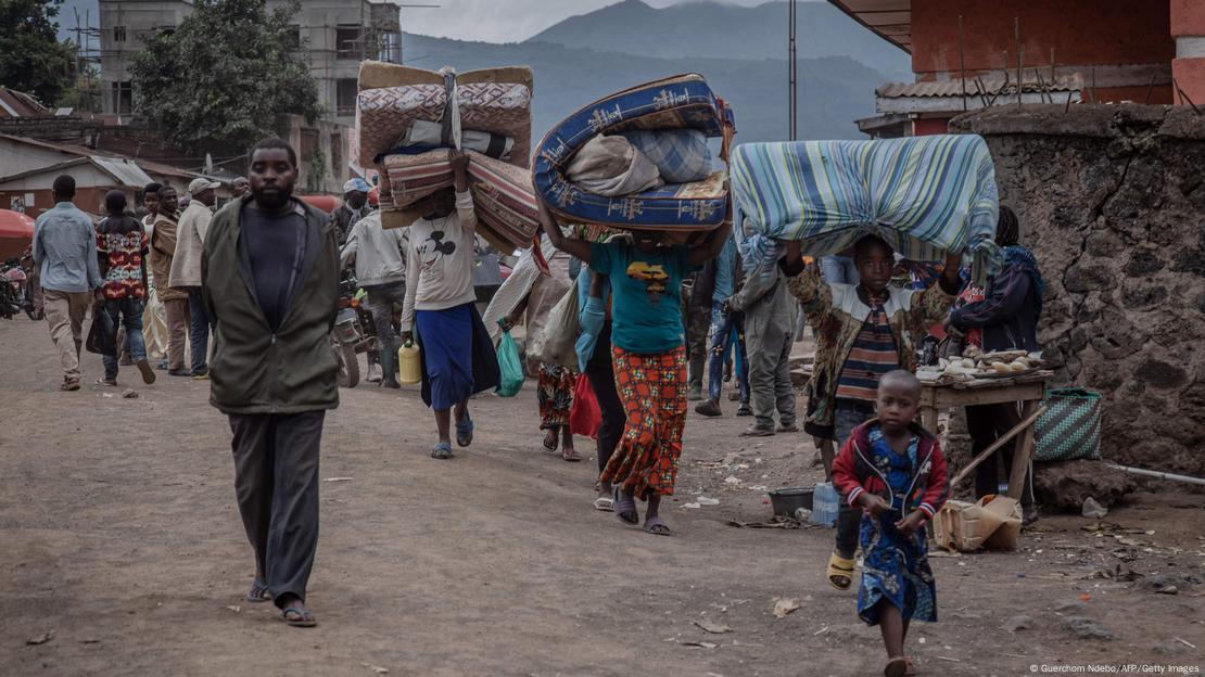 Refugees carrying their belongings