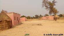 4.08.2022 Dorf Mbundo, Cuando Cubango Provinz
Zwischen 2008 und 2010 errichtete Wohnhäuser für das Volk der Khoisan.