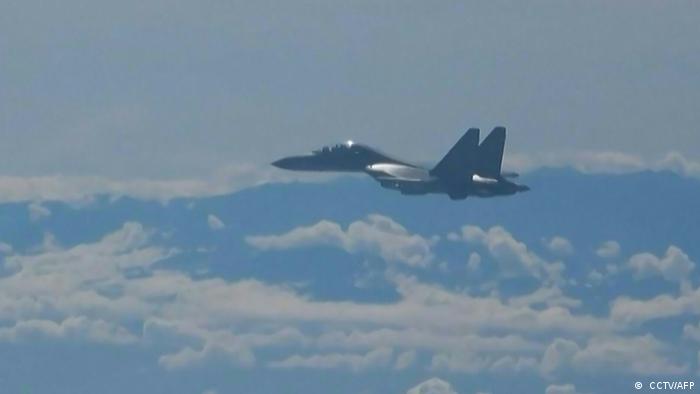 今年中国明显加强了在台湾海峡的军事动作。图为今年八月初一架参加军演的中国战机。