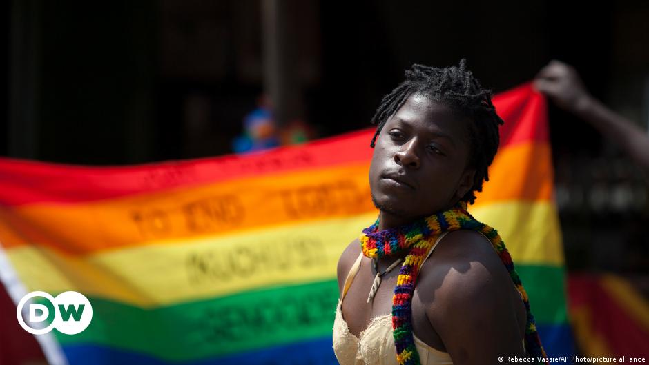 Uganda's parliament passes tough new anti-LGBTQ bill – DW – 03/21/2023
