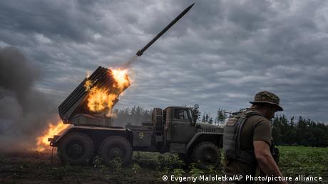 В момента най големият оръжеен доставчик на Украйна всъщност е Русия