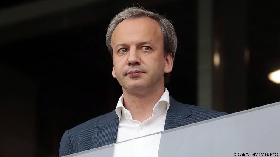 Через санкції ЄС Дворкович склав повноваження президента ФІДЕ