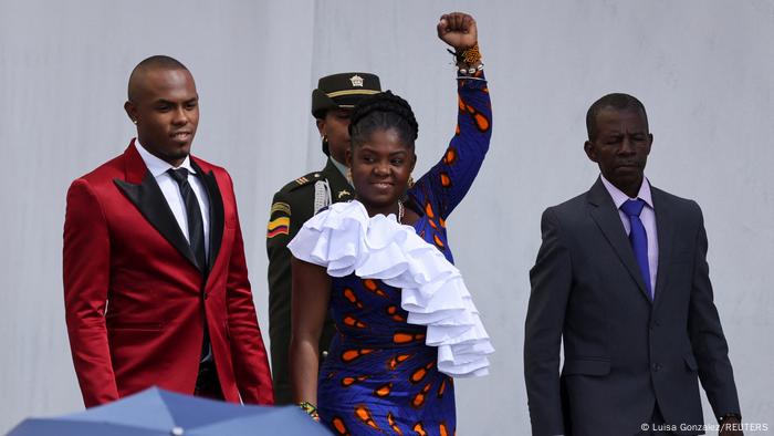 La vicepresidenta electa de Colombia, Francia Márquez, llega a la ceremonia de juramentación de Petro en la plaza de Bolívar en Bogotá (07.08.2022)