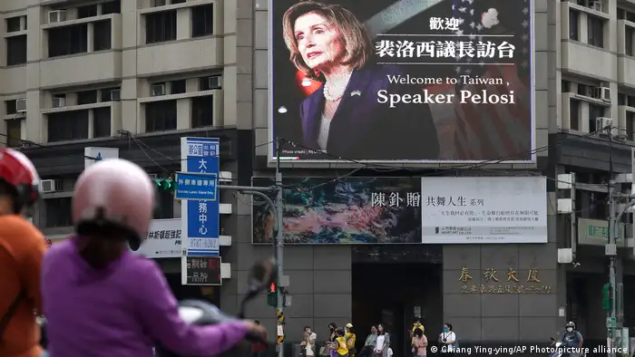 台北街頭歡迎美國眾議院議長佩洛西訪台的廣告（資料照）