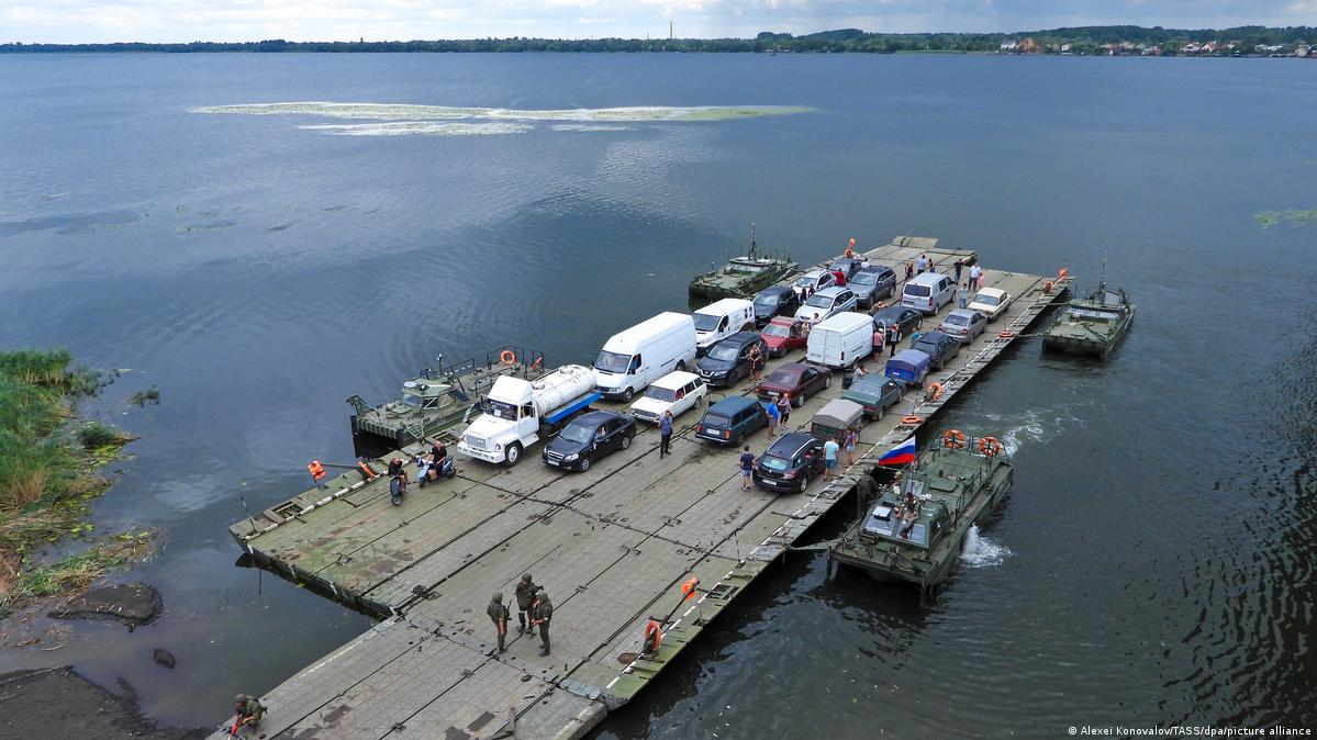 Ukraine hits key Dnieper River bridges – DW – 08/08/2022