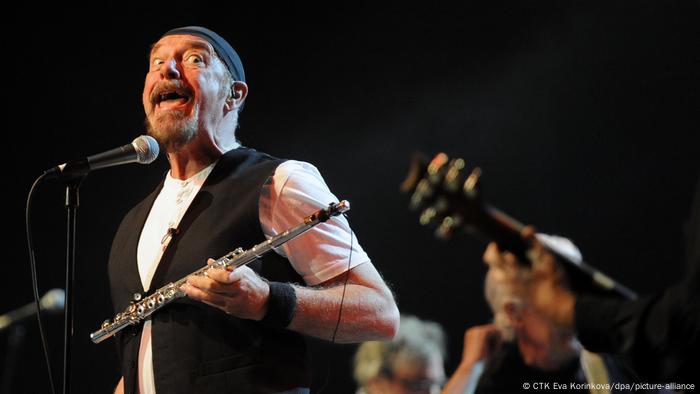 Jethro Tull – Interview Ian Anderson - Paris 2022 - Duke TV  [DE-ES-FR-IT-JP-POR-RU Subs] 