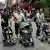 北京街頭推嬰兒車的媽媽們