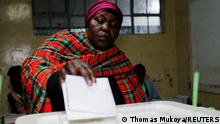 A voter casts her ballot during the general election by the Independent Electoral and Boundaries Commission (IEBC) at the Kibera primary school in Nairobi, Kenya August 9, 2022. REUTERS/Thomas Mukoya