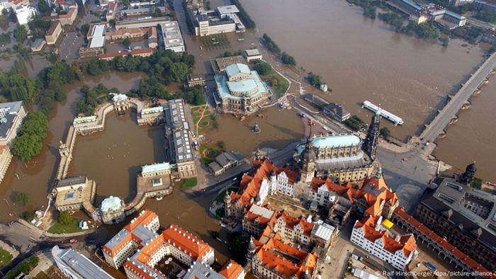 Elbehochwasser 2002: Bilder Einer Jahrhundertkatastrophe | Alle ...