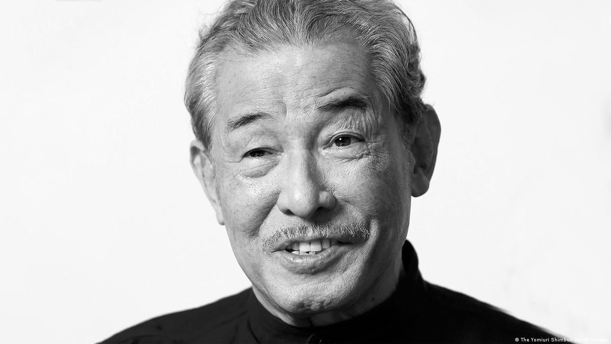 Issey Miyake: Japanese fashion designer dies aged 84 – DW – 08/09/2022