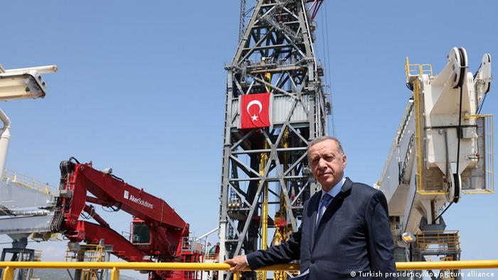 Präsident Erdogan an Bord des neuen türkischen Bohrschiffs Abdulhamid Han