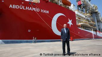 Ο Ερντογάν μπροστά σε τουρκικό σκάφος γεωτρήσεων