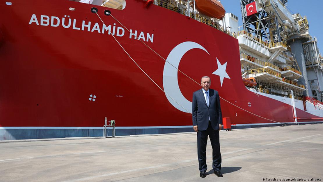Erdogani dergon nje anije në detin Egje