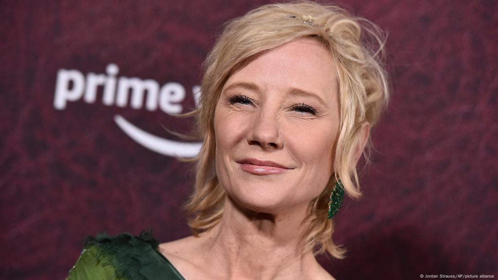 La actriz de Hollywood Anne Heche, en coma y estado crítico tras violento  accidente de tráfico | ACTUALIDAD | DW 