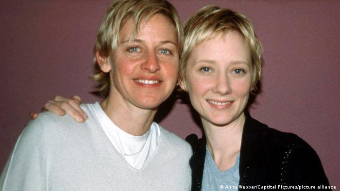 Heche (der.) mantuvo sonadas relaciones con la actriz Ellen DeGeneres (izq.)