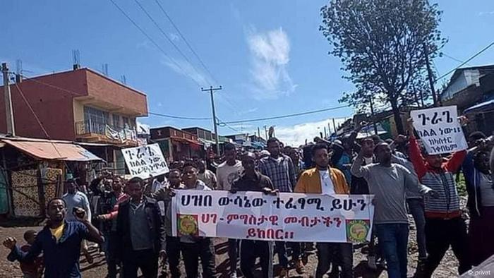 የጉራጌ ዞን ክልል እንዲሆን ግፊት ለማድረግ የተደረገ አነስተኛ ሰልፍ የጉራጌ ዞን ክልል እንዲሆን ግፊት ለማድረግ የተደረገ አነስተኛ ሰልፍ