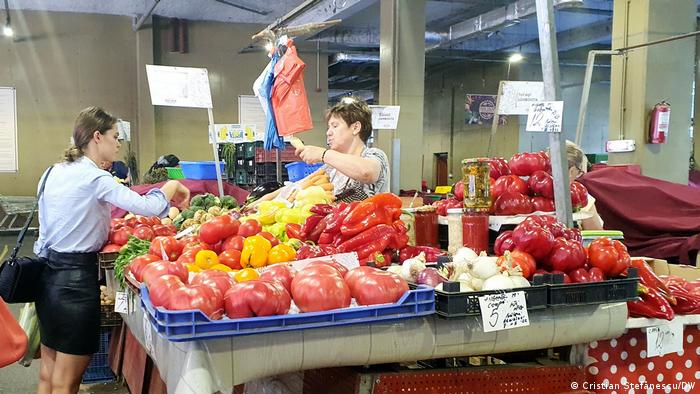 România | Piaţă de legume din Bucureşti