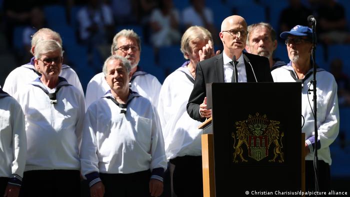 Hamburgs Bürgermeister Peter Tschentscher bei seiner Trauerrede für den großen Sohn der Hansestadt 