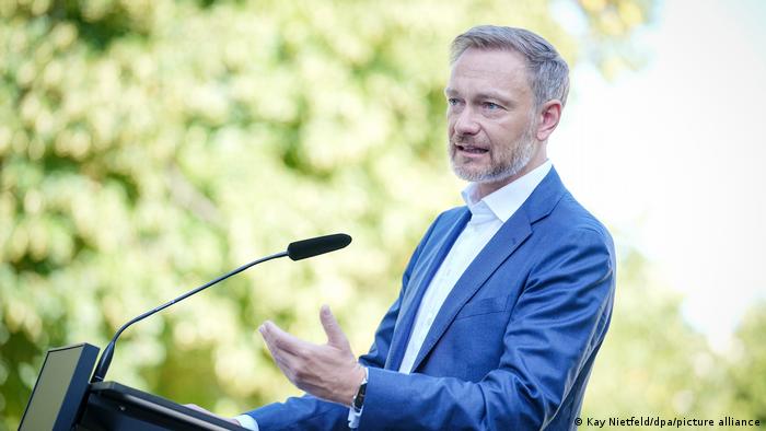 Finance Minister Lindner at the lectern