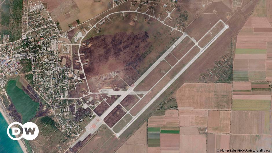 キエフは、クリミアでロシアの空港が攻撃されたと発表 – DW – 06/01/2024