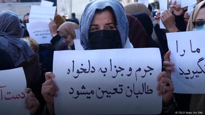 Imagen referencial de mujeres protestando por sus derechos en Afganistán.