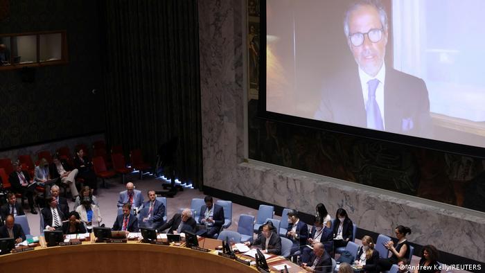 Der Chef der Internationalen Atomenergiebehörde IAEA spricht per Videoschalte auf der Dringlichkeitssitzung des UN-Sicherheitsrats zur Lage am ukrainischen AKW Saporischschja