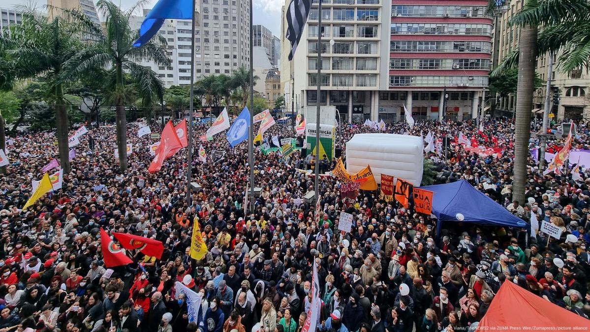 Brazilians Fill Streets In Defense Of Democracy DW 08 12 2022   62784470 605 