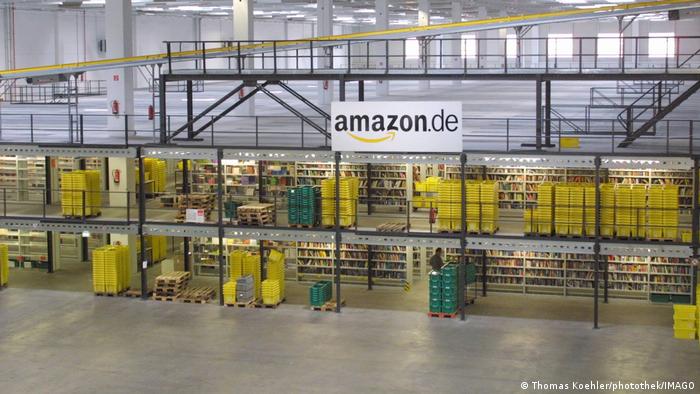 受通胀影响，亚马逊盈利同比滑坡。图为德国境内的一个亚马逊货仓。