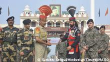 10.7.2022, AMRITSAR, INDIA - JULY 10: Indian Border Security Force BSF soldier C-L receives sweets from Pakistan s Rangers soldier C-R on the occasion of the Eid ul-Adha at the India-Pakistan Wagah border, on July 10, 2022 in Amritsar, India. Eid-ul-Adha is the second most major festival celebrated by Muslims all over the world after Eid or Eid-Al-Fitr. Also known as the Feast of Sacrifice or Bakra Eid, Eid-ul-Adha celebrates Ibrahim and Ismael s love for Allah and respects their sacrifice that they did as a gesture as the ultimate sacrifice to the Allah. Photo by Sameer Sehgal/Hindustan Times Eid-al-Adha Festival 2022 PUBLICATIONxNOTxINxIND