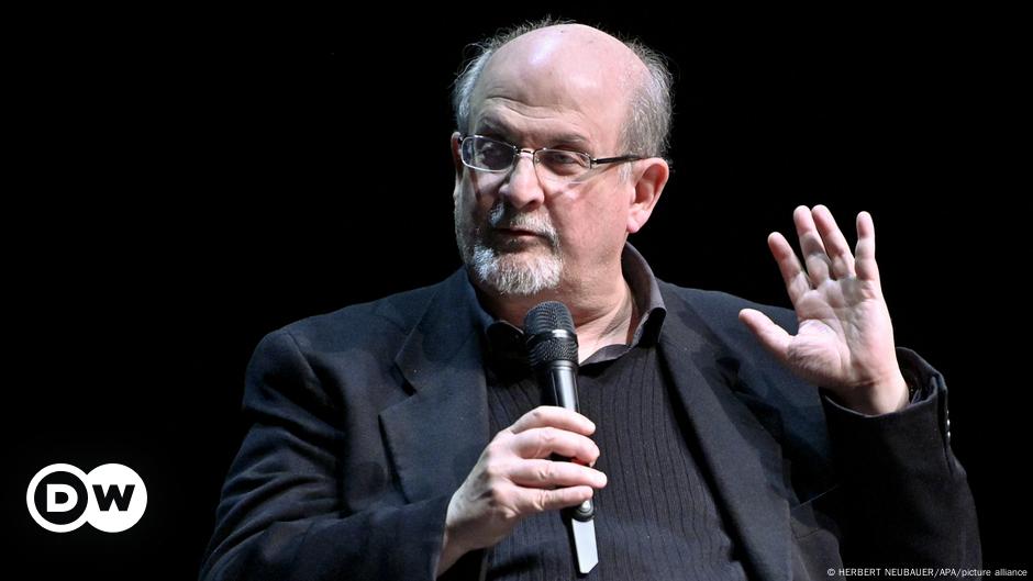 Author Salman Rushdie stabbed in New York assassination attempt  Current World |  DW