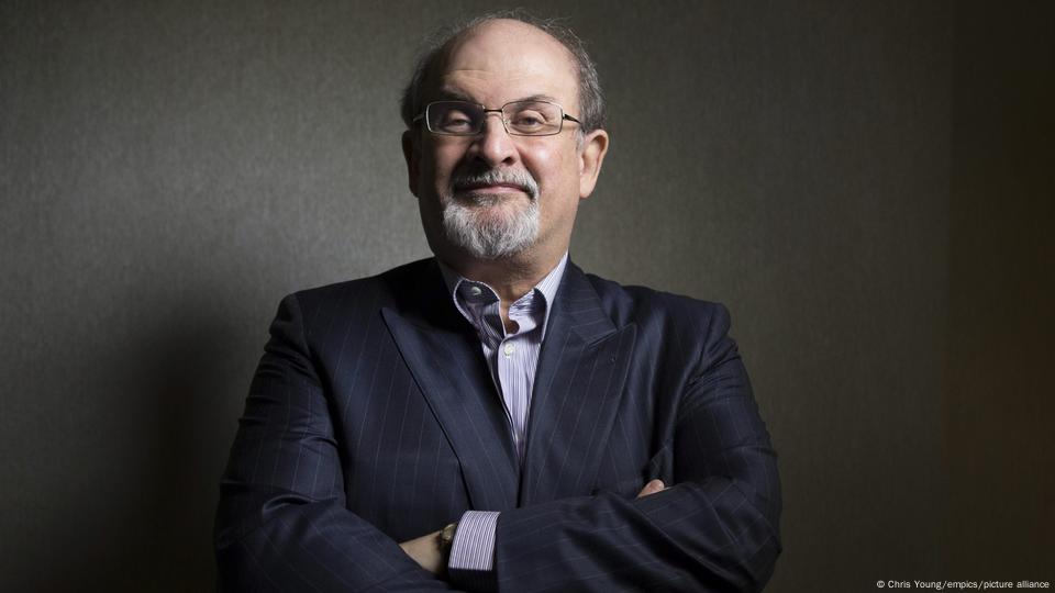 Personalidades literárias se solidarizam com Rushdie em evento em Nova York  - Folha PE