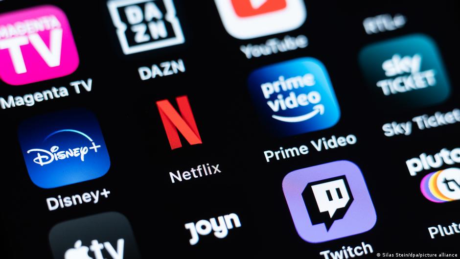 Dijital vergi krizi: ABD'den Türkiye'yi baypas hamlesi

Türkiye, Netflix ve Spotify gibi dijital hizmetlerden gümrük vergisi almak istiyor

Dünya Ticaret Örgütü'nde konu henüz çözülemedi

Reuters'a göre, ABD yeni bir hamleye hazırlanıyor