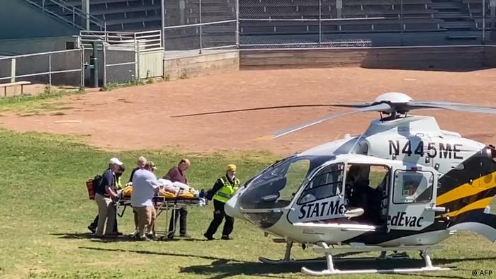 Nakon atentata Rushdie je hitno prebačen helikopterom u bolnicu