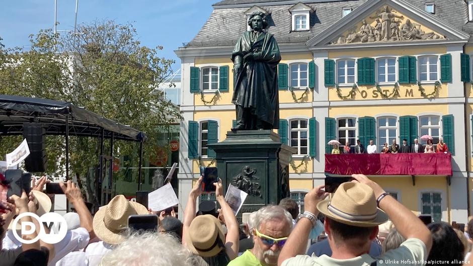 Ludwig ist wieder da: Bonner Beethoven-Denkmal eingeweiht
