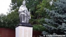 Es geht um den Obelisk der rumänischen Soldaten bzw. um die Statue des sowietischen Soldates, beide in der moldauischen Stadt Floresti. Die Fotos hat unser Korrespondent Vitalie Ciobanu aufgenommen und wir dürfen sie anwenden.