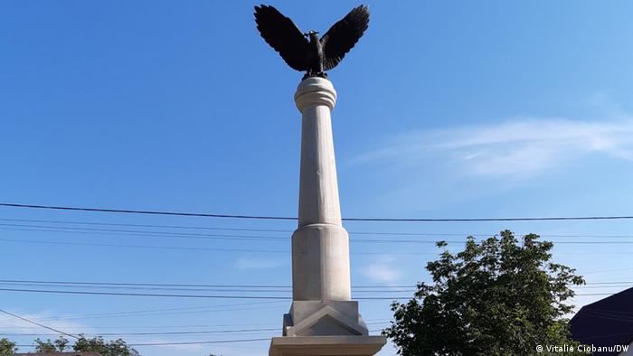 Republica Moldova Florești Obeliscul ostașilor români 
