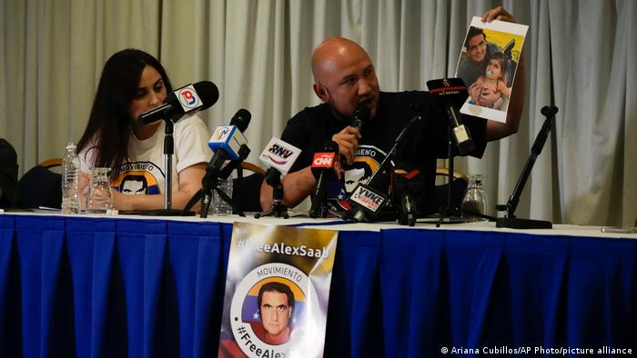 Activistas del movimiento Free Alex Saab, ligados al chavismo, durante la conferencia de prensa ofrecida en un hotel de Caracas.