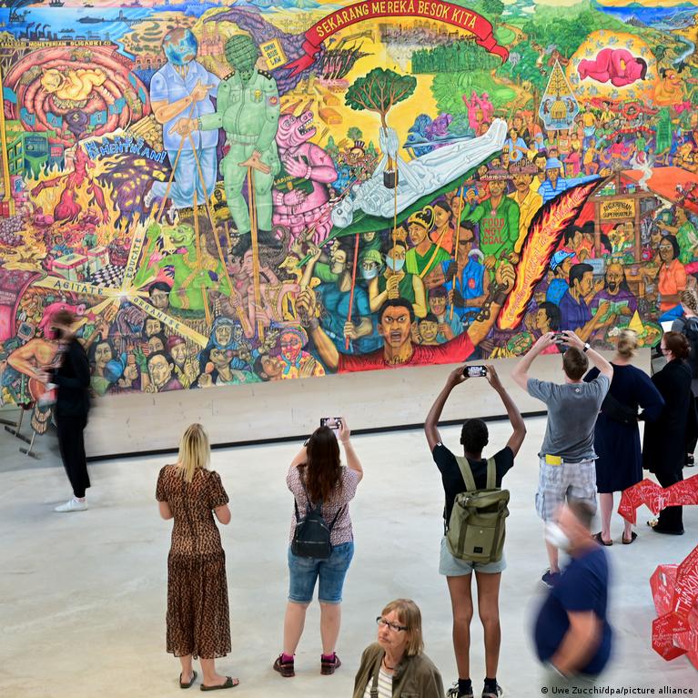 As documenta 15 closes, antisemitic taint lingers – DW – 09/23/2022