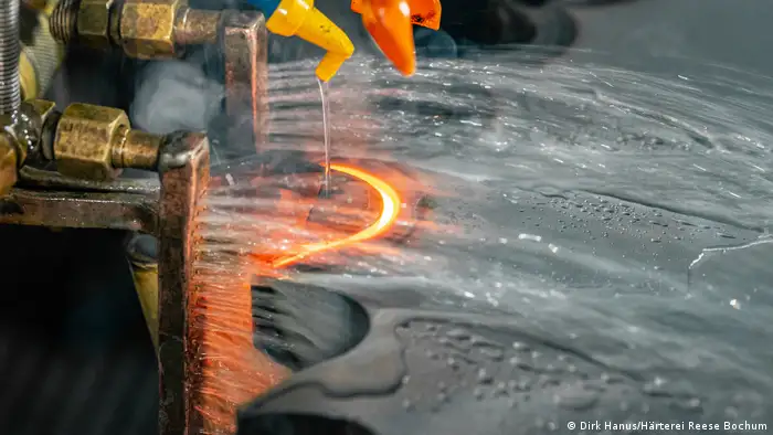 2023年德国国内生产总值将下降0.7%?图为高度依赖能源的钢铁业
