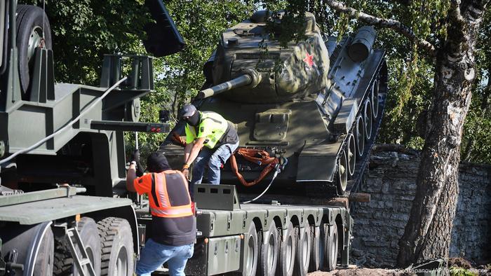 Tanque soviético en Narva